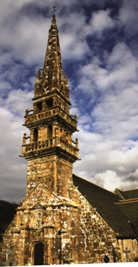 Le clocher de l'église de Dirinon